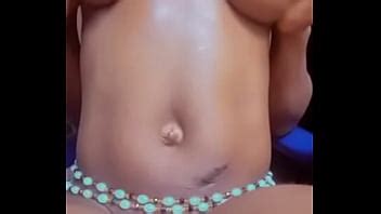 Black Girl Play With Her Tits XNXX
