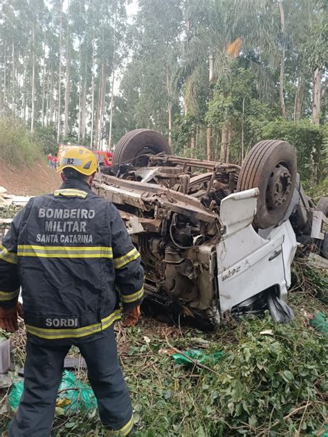 Caminhoneiro De 47 Anos Morre Em Capotamento Na SC 283 Em Arvoredo