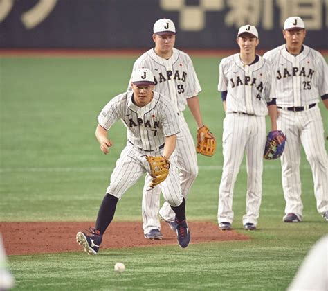 侍ジャパン初選出の佐藤輝明、村上宗隆に脱帽「逆方向にめちゃくちゃエグい打球を打っていた」：中日スポーツ・東京中日スポーツ