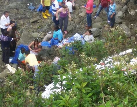 Un Muerto Y Trece Heridos Deja Accidente De Bus En La Vía Quibdó Medellín