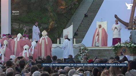 Pape en Corse les premières images de la messe célébrée à Ajaccio