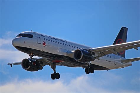 C-FZQS: Air Canada Airbus A320-200 (Near Landing Collision In 2016)