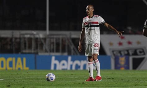 Miranda do São Paulo recebe terceiro amarelo e está suspenso para o