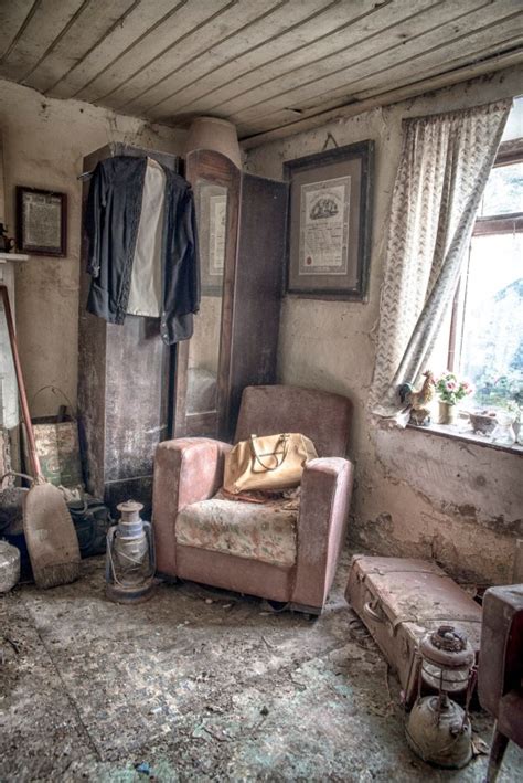 Inside An Abandoned Decaying Farmhouse With Relics From 1811 Metro News