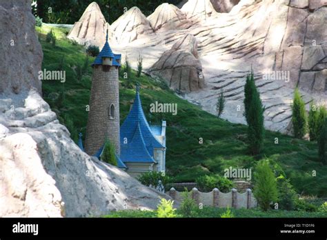 Storybook cottage hi-res stock photography and images - Alamy 