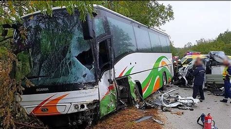 Drámai pillanatok gyerekeket szállító busz karambolozott sok a sérült