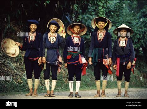 Women of Muong tribe Stock Photo - Alamy