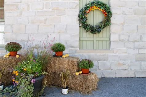 Fall Decor with Hay Bales - The Ultimate Guide - Ultra Outdoors