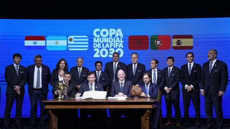 Infantino Y Sudam Rica Firman Acta Por Mundial En Libro Original