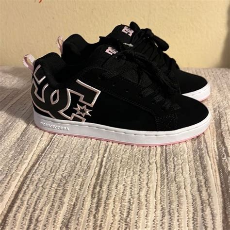 Brand New Never Worn DC Shoes Court Graffik Size 5 5 Womens US Dc