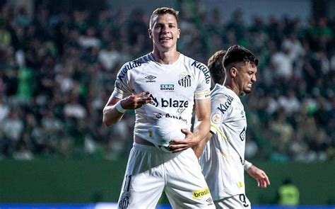 Santos vence fora de casa e se distancia do Z4 Corinthians só empata