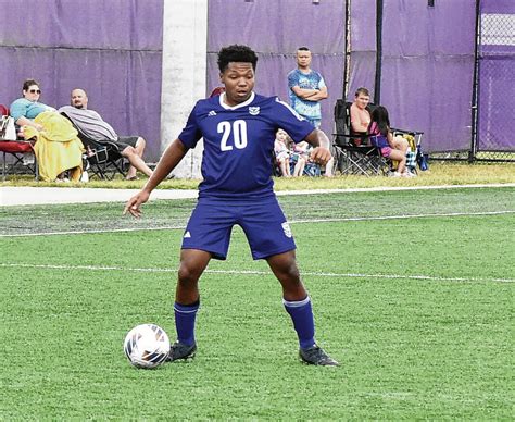 Seymour Outlasts Twisters 2 1 In Boys Soccer Heads To Floyd Central On