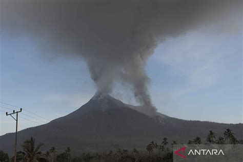 BMKG Debu Vulkanik Gunung Lewotobi Laki Laki Sampai Ke Pulau Lombok