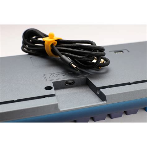 Teclado Ducky One 3 Daybreak Full Size Hot swappable MX Brown RGB PBT Mecânico PT L C