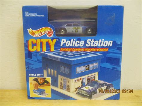 Sto N Go Police Station Police Car Post Bw And Playsets Front Hot Wheels