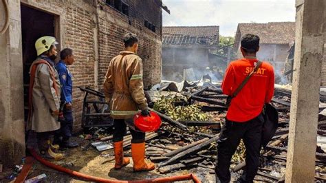 Ditinggal Ke Sawah Empat Rumah Di Gentan Banaran Sragen Terbakar Dua