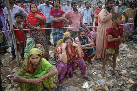 Bangladesh Factory Collapse 300 Dead The Disaster In Pictures [photos] Ibtimes Uk