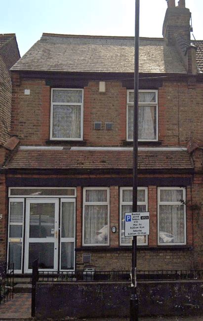 3 Bed End Terrace House To Rent In Livingstone Road Hounslow Tw3 £