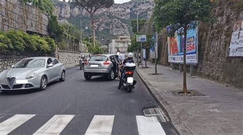 Piano Di Sorrento Incidente Tra Auto E Scooter Sul Corso Italia