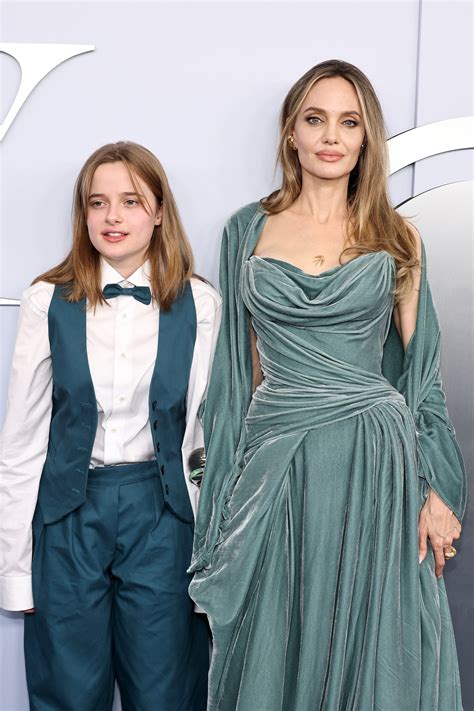 Angelina Jolie Et Sa Fille Vivienne Accordent Leurs Looks Sur Le Tapis