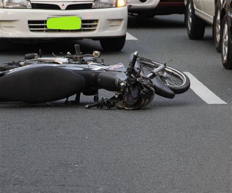 Wypadek Na Ul Legnickiej We Wroc Awiu Pijany Motocyklista Trafi Do