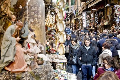 Torna La Fiera Di Natale Di San Gregorio Armeno A Napoli Piano