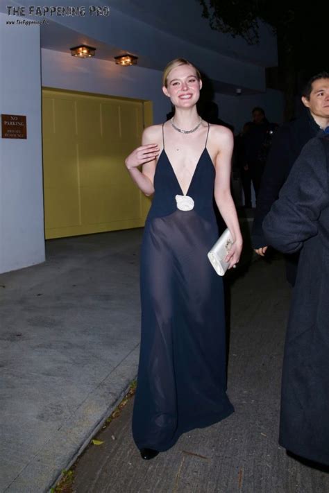 Elle Fanning No Tits In Deep Cleavage Dress 10 Photos The Fappening