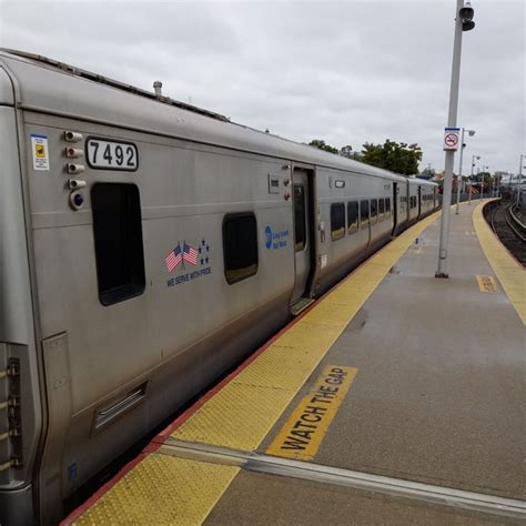 Lirr Far Rockaway Station Train Station In Far Rockaway