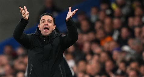 Fc Barcelone Xavi Pouss Dehors Par Le Real Madrid