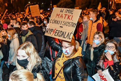 T Umy Na Strajku Kobiet Zablokowa Y Bydgoszcz Zobacz Kolejne Zdj Cia Z