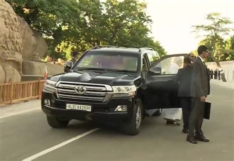 Photos Security Breach In Pm Narendra Modis Convoy Punjab Hussainiwala