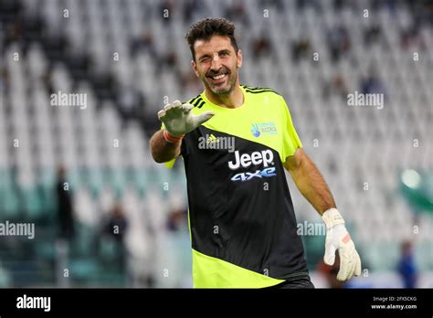 Italian Gianluigi Buffon Fotos Und Bildmaterial In Hoher Auflösung