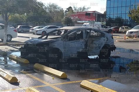 Falla mecánica genera incendio y consume auto