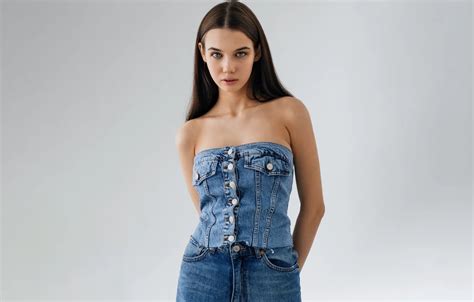Обои девушка long hair studio model women brunette denim skirt