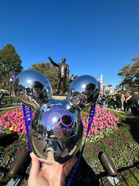 First Look Mickey Balloon Souvenir Popcorn Container For Disney S