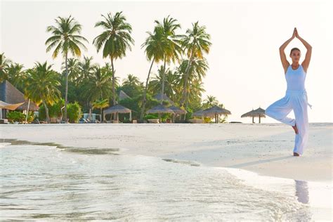 Review Mimi Spencer Checks In To Constance Halaveli Maldives The