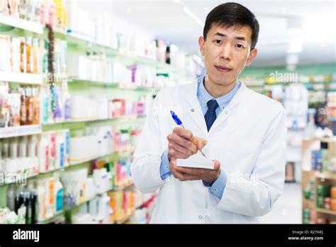 Japanese Pharmacist Drugstore Hi Res Stock Photography And Images Alamy