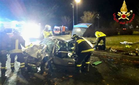 Grave Incidente Nella Notte A Cittiglio Giovani Feriti