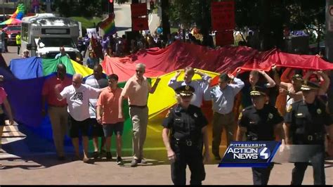 Pittsburgh Pride Parade Goes On As Scheduled Despite Orlando Massacre