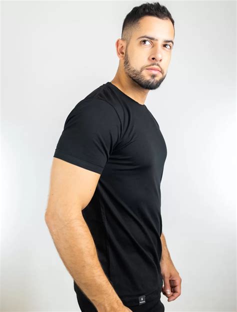 Camiseta Básica Negra para Hombres RayBasics OFERTU