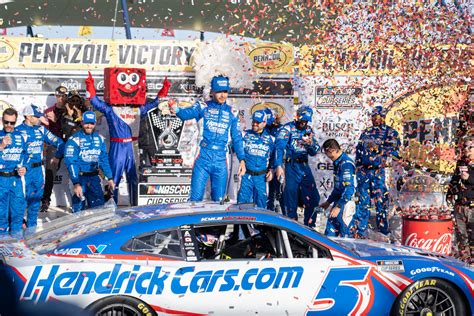 Kyle Larson Scores Dominant Las Vegas Victory