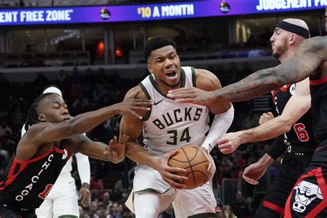 Nba Giannis Antetokounmpo Lifts Bucks Over Bulls Gma News Online