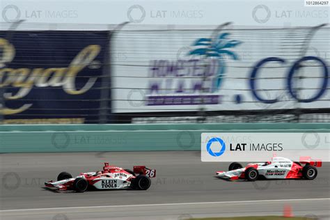 4 6 March 2005 Homestead Florida USA Wheldon Leads Castroneves