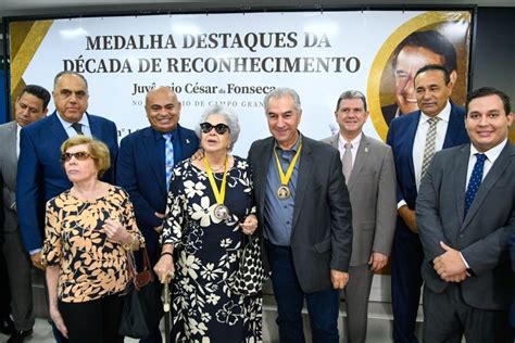 Governador Homenageado Medalha Da D Cada E Anuncia R Milh Es