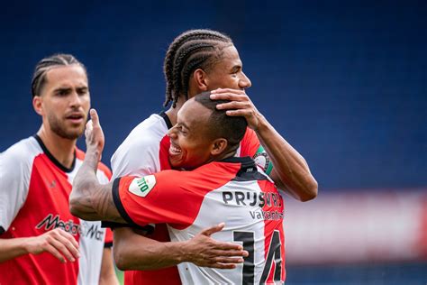 Stengs Ueda En Paix O Vormen Feyenoord Aanval Op Uitverkocht