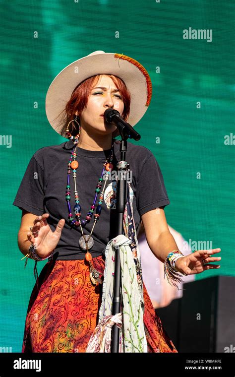 Lauren Daigle Performance Hi Res Stock Photography And Images Alamy