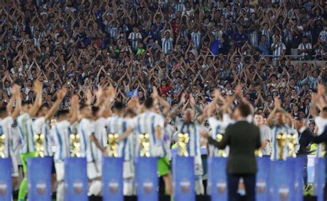 Boisterous Argentina fans celebrate World Cup in Buenos Aires