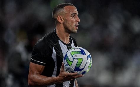 Botafogo deve perder Marçal lesionado pelo restante da temporada Lance