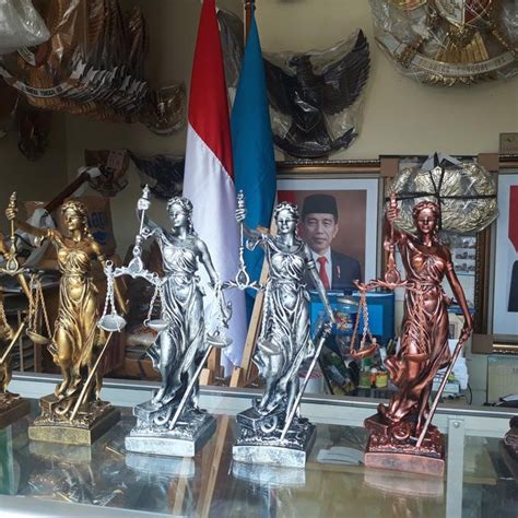 Jual Cuci Gudang Awal Tahun Patung Dewi Keadilan Hukum 30 Cm Cuci