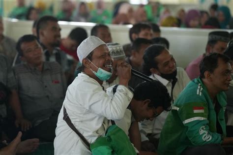 Hangatkan Kebersamaan Di Bulan Ramadan Dengan Tausiyah Dan Bagi Bagi Takjil